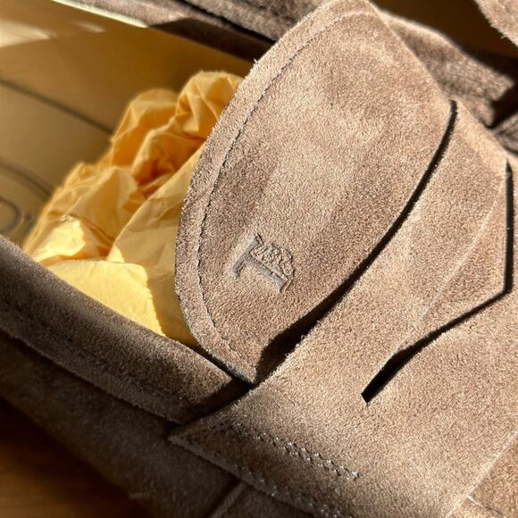 Tod’s suede low-heel loafer - Picture 5 of 9